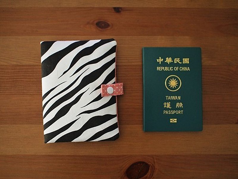 hairmo. Zebra Passport Holder / card holder - black and white - ID & Badge Holders - Other Materials Black
