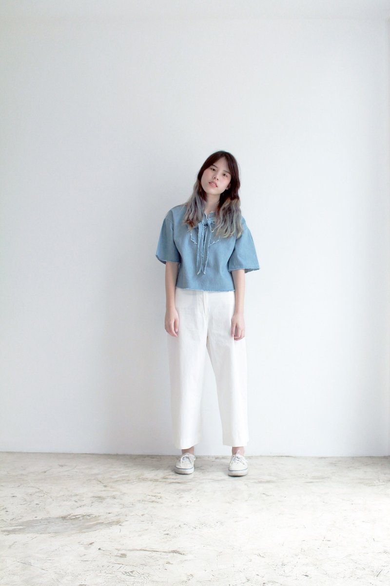 LIGHT DENIM LACE UP TOP - เสื้อผู้หญิง - วัสดุอื่นๆ สีน้ำเงิน