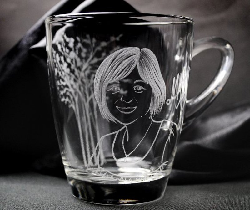 320cc [can] lettering mug (realistic portrait made) Mommy Mom Cup mugs made of hand-painted lettering lettering Mother's Day gift I love Mom - Customized Portraits - Glass Black