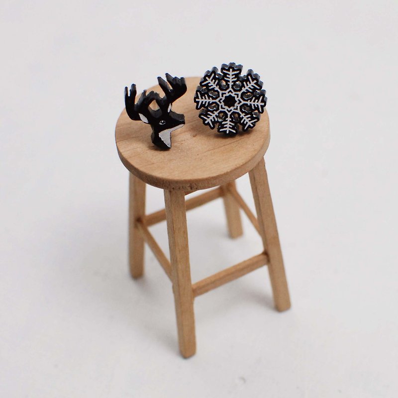 Elk+snowflake/anti-allergic steel needle/changeable clip type/exchange gift - Earrings & Clip-ons - Acrylic Black