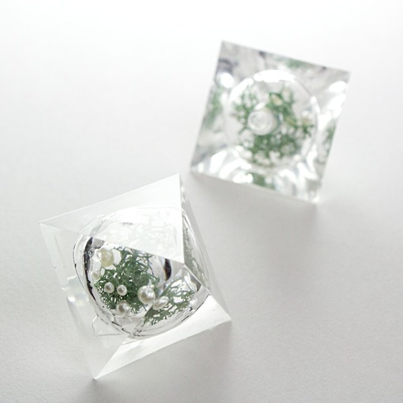 雪花球金字塔型耳環（植物園 B） - 耳環/耳夾 - 其他材質 綠色