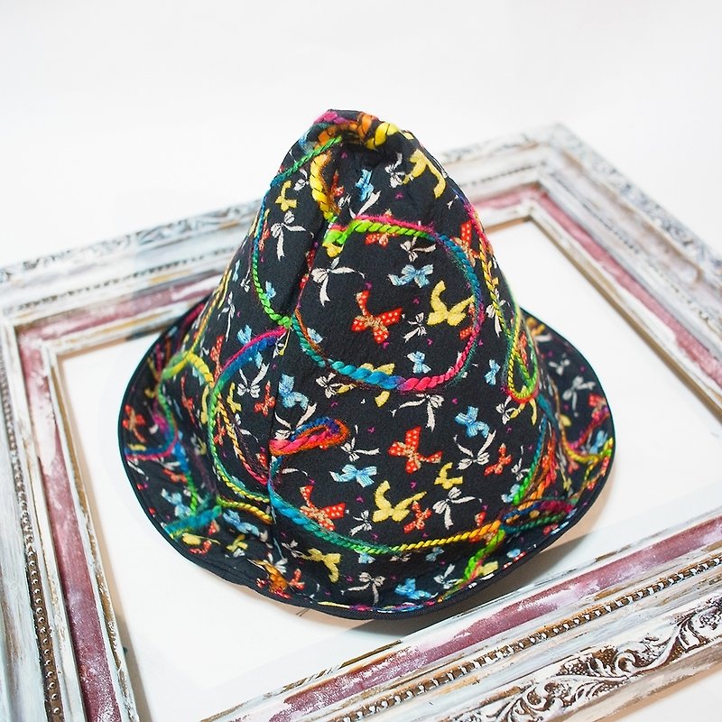 A MERRY HEART♥獨家設計蝴蝶螢光毛線三角精靈帽 - 帽子 - その他の素材 ブラック