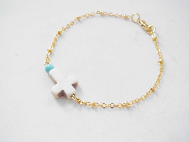 Simple White Turquoise Cross turquoise beads 24K gold plated color retention, suitable for men and women natural stone bracelet - สร้อยข้อมือ - เครื่องเพชรพลอย ขาว