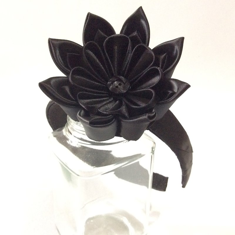 Kanzashi black ribbon flower headband hair accessories（つまみ細工） - Hair Accessories - Silk Black