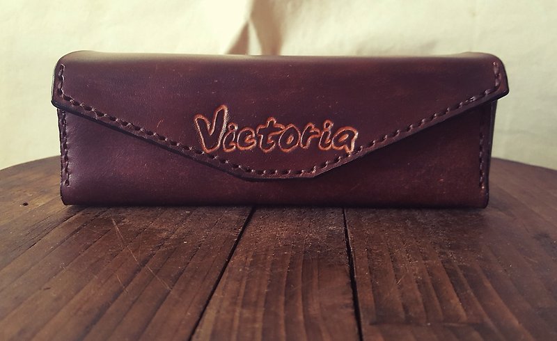 Exclusive custom coke brown pure leather glasses case-engraved name (customized lover, birthday gift) - Glasses & Frames - Genuine Leather Brown