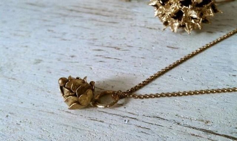 Pendant / pine cones brass accessories - Necklaces - Other Metals Gold