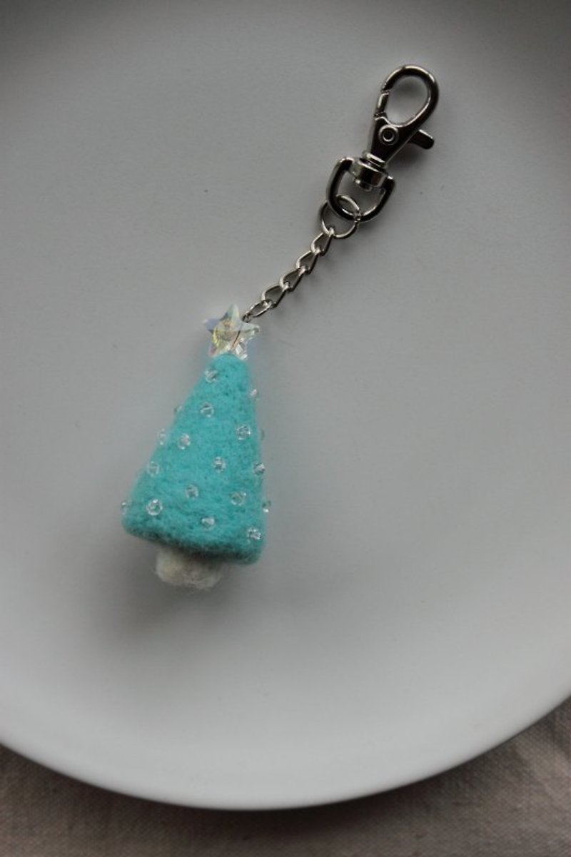 Christmas tree pendant (Swarovski stars) The best choice for Christmas gifts and exchange gifts - พวงกุญแจ - ขนแกะ หลากหลายสี