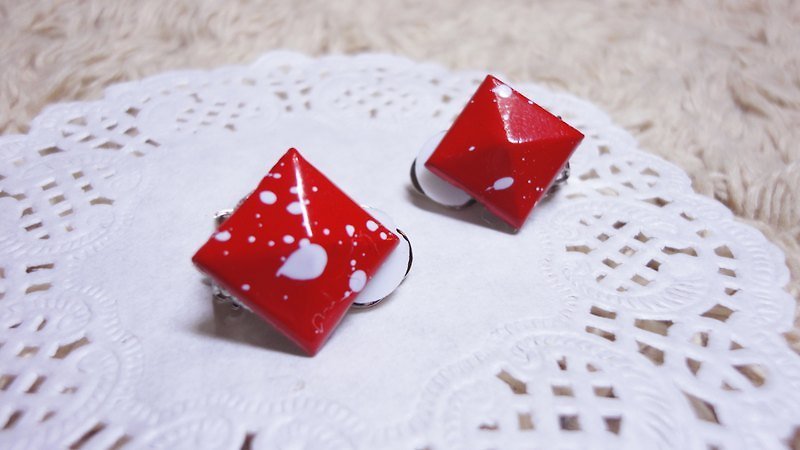NiCorn hand made - Great Rock season - on red white inkjet rivet retro earrings (ear clip-on) - ต่างหู - วัสดุอื่นๆ สีแดง