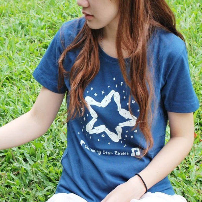 麻糬兔星星閃亮亮T-shirt(復古藍) 剩xs - เสื้อยืดผู้หญิง - ผ้าฝ้าย/ผ้าลินิน 