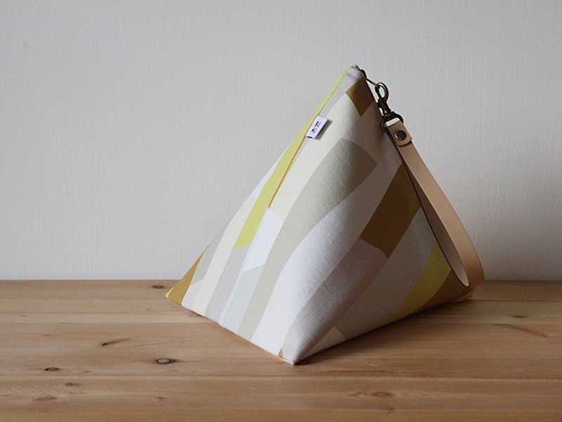 Triangle bag | Chunhe - กระเป๋าถือ - ผ้าฝ้าย/ผ้าลินิน 