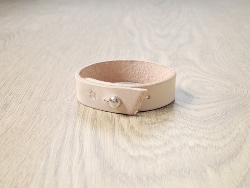 (Nuclear) opposite message x original minimalist style full handmade leather bracelet (color) - สร้อยข้อมือ - หนังแท้ สีนำ้ตาล