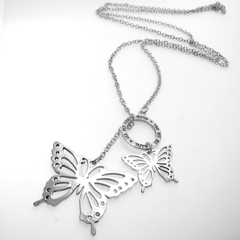 Butterfly necklace in white bronze,Rocker jewelry ,Skull jewelry,Biker jewelry - 項鍊 - 其他金屬 