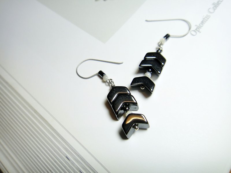 Earrings ◎ fish swim in water x Hematite stainless steel - Earrings & Clip-ons - Other Materials 