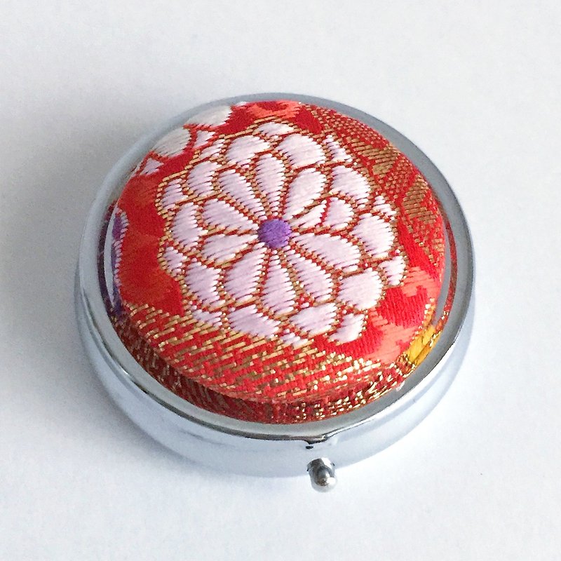 Pillbox with Japanese Traditional pattern, Kimono "Brocade" - Other - Other Metals Red