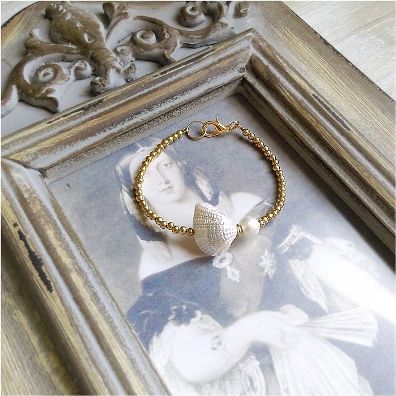 [Ocean pearl] Retro vintage. Brass chain. - สร้อยข้อมือ - โลหะ สีทอง