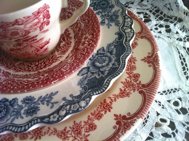  ♥安妮瘋古物♥英國瓷器 鄉村風系列 紅色玫瑰田園花茶杯兩件組 ~ 禮物 - 茶壺/茶杯/茶具 - 其他材質 紅色