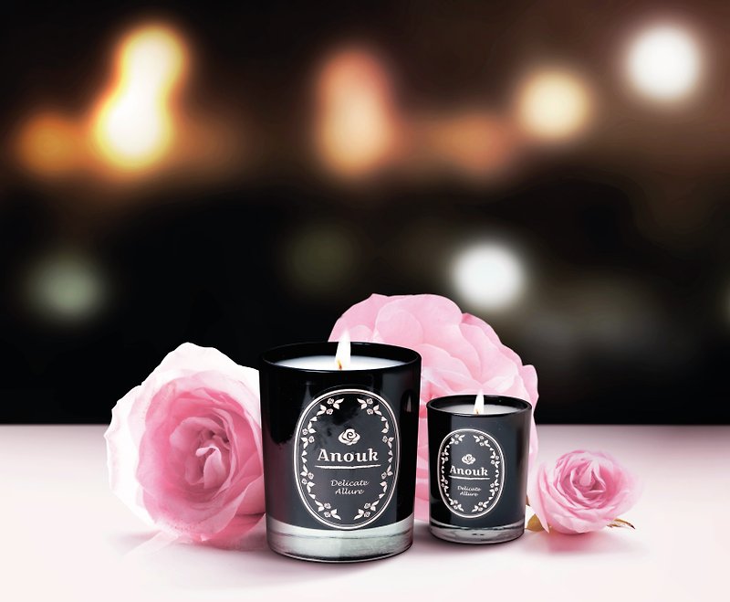 DELICATE ALLURE - Anouk Luxury Scented Soy Candle (210g) - เทียน/เชิงเทียน - ขี้ผึ้ง สึชมพู