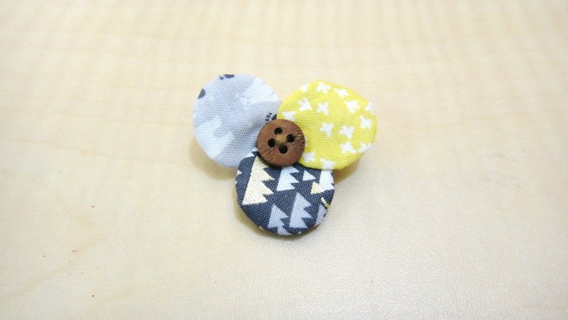 Colorful flower brooch - White night - เข็มกลัด - วัสดุอื่นๆ สีเหลือง