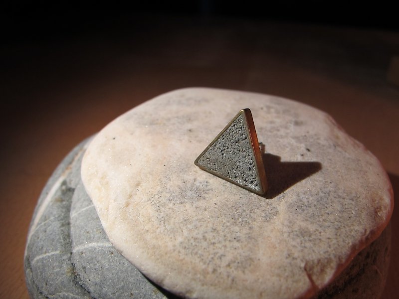 Record your life ▲ ◤ triangle ◢ / cement Earrings - Other - Other Metals 