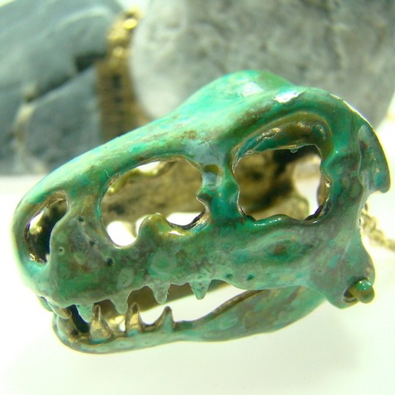 T-rex skull Pendant in brass with green patina  color ,Rocker jewelry ,Skull jewelry,Biker jewelry - สร้อยคอ - โลหะ 
