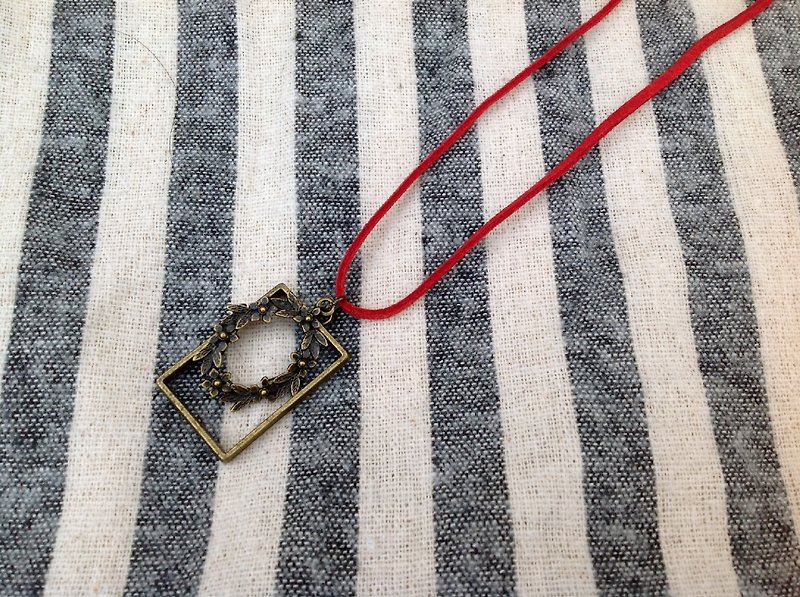 Necklace ∞ dedicated to your wreath to commemorate the box - Necklaces - Other Metals Brown