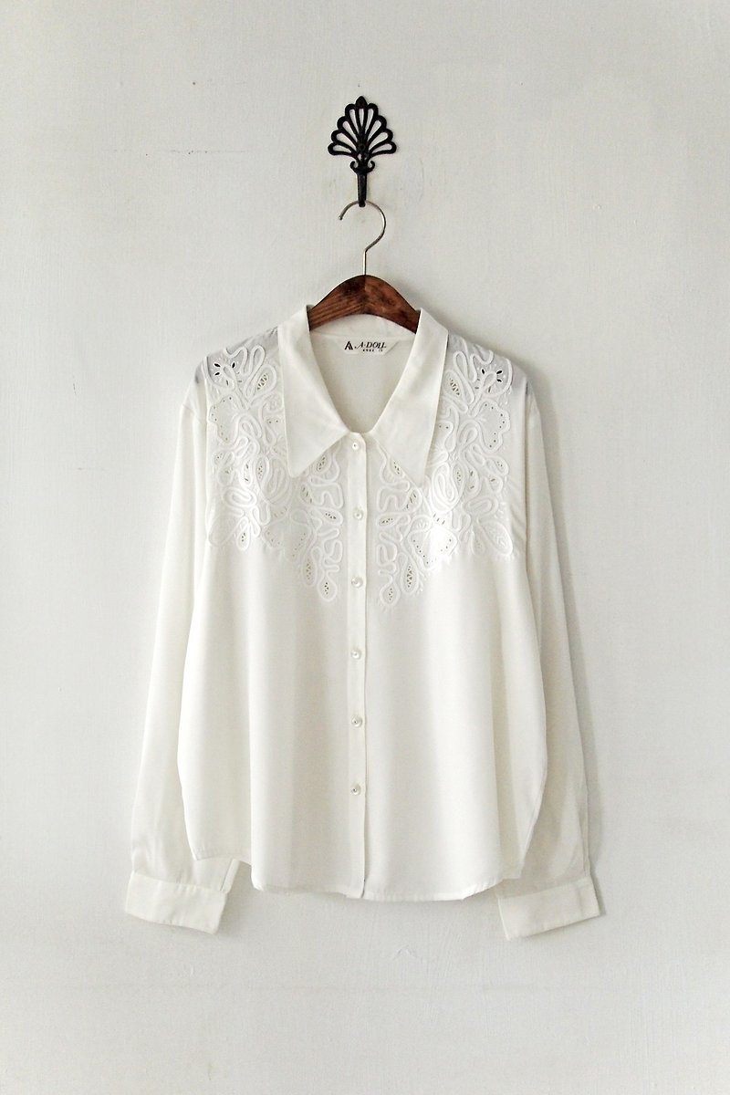【Banana Flyin'】 日本 復古著 淑女 蕾絲 鏤空 白襯衫 - เสื้อเชิ้ตผู้หญิง - วัสดุอื่นๆ ขาว