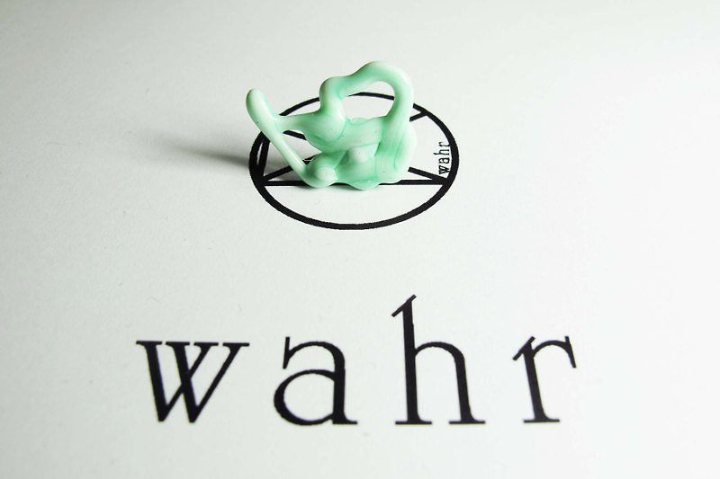 【Wahr】白綠迷宮耳環 - Earrings & Clip-ons - Other Materials Multicolor
