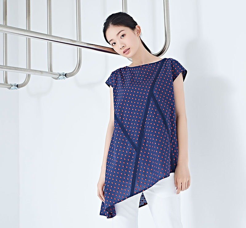 [Design] Asymmetric long top with innocent memories like light and shadow - Women's Tops - Cotton & Hemp Blue
