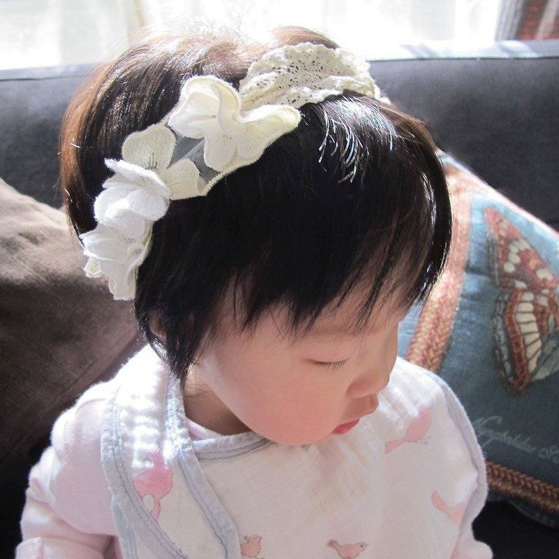 蕾絲花朵-寶寶髮帶 - 圍兜/口水巾 - 棉．麻 白色