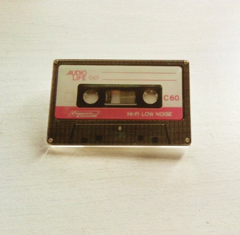 ＊pinpin＊Our Mixtape 老派卡帶壓克力徽章 別針胸章 (紅白) - 徽章/別針 - 塑膠 白色