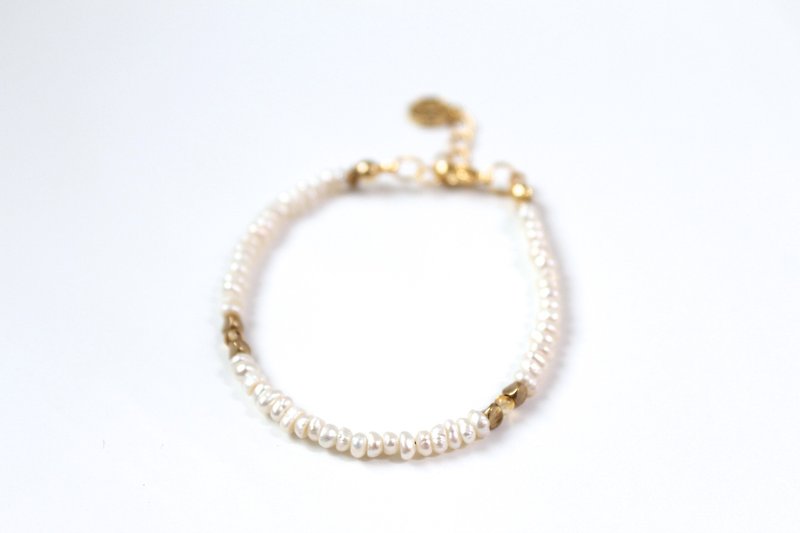 【NOVEMBER 11-birthstone-Citrine 】pearl & citrine bracelet - สร้อยข้อมือ - เครื่องเพชรพลอย ขาว