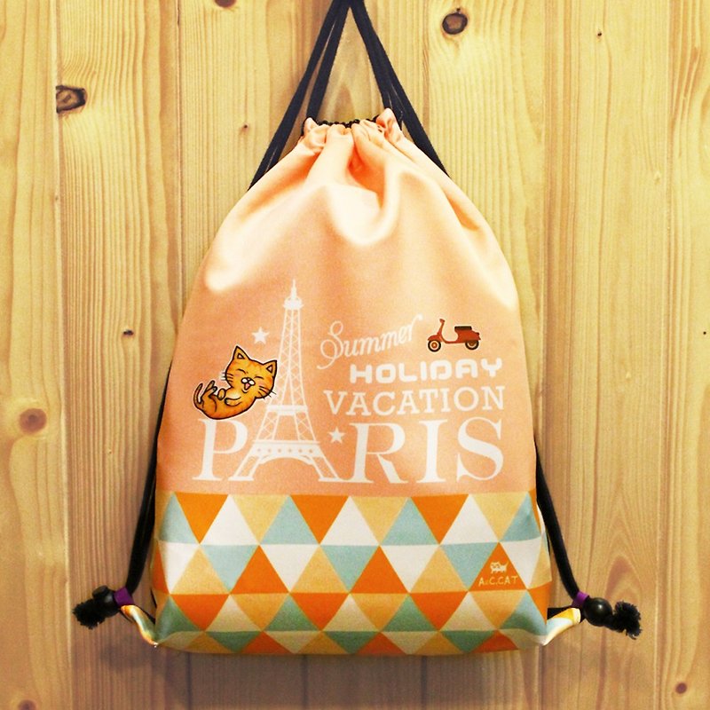 【巧手貓x城市貓】後背束口包 - 橘子貓 法國巴黎 摩托車 粉橘 - 水桶包/束口袋 - 其他材質 粉紅色