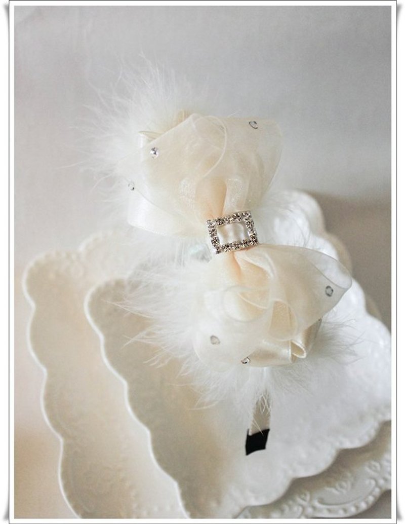 Romantic little flower girl headband - ผ้ากันเปื้อน - วัสดุอื่นๆ ขาว