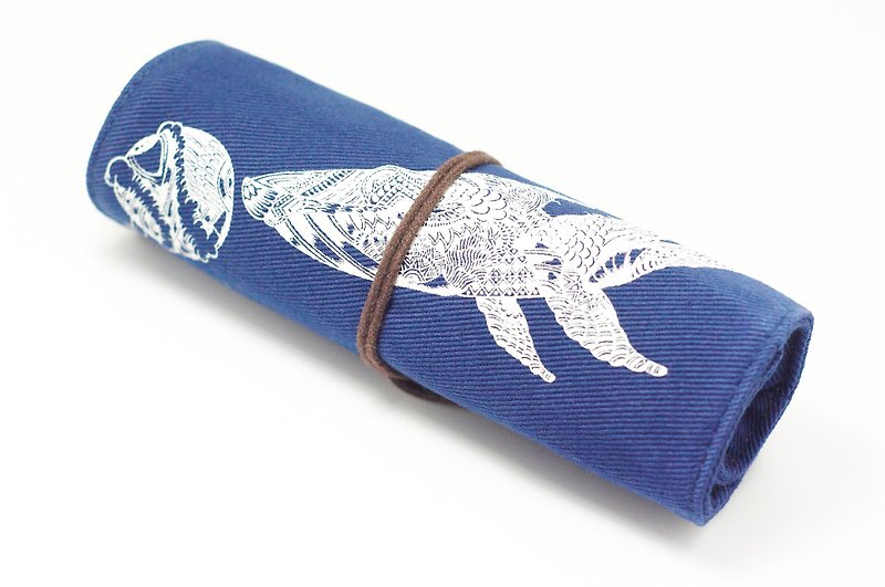 手感春捲式 / 捲軸筆袋 - 潛出水面的鯨魚 ( 筆的藍色房子 ) - 筆盒/筆袋 - 棉．麻 藍色