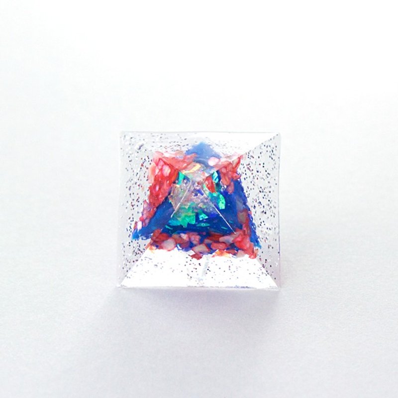 Pyramid Single Earrings (Supercritical) - ต่างหู - วัสดุอื่นๆ สีแดง