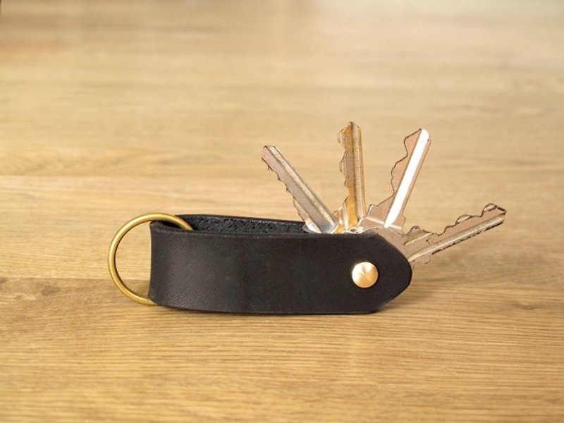 Coexistence of motorcycle key and door key x keychain (black) - ที่ห้อยกุญแจ - หนังแท้ สีดำ