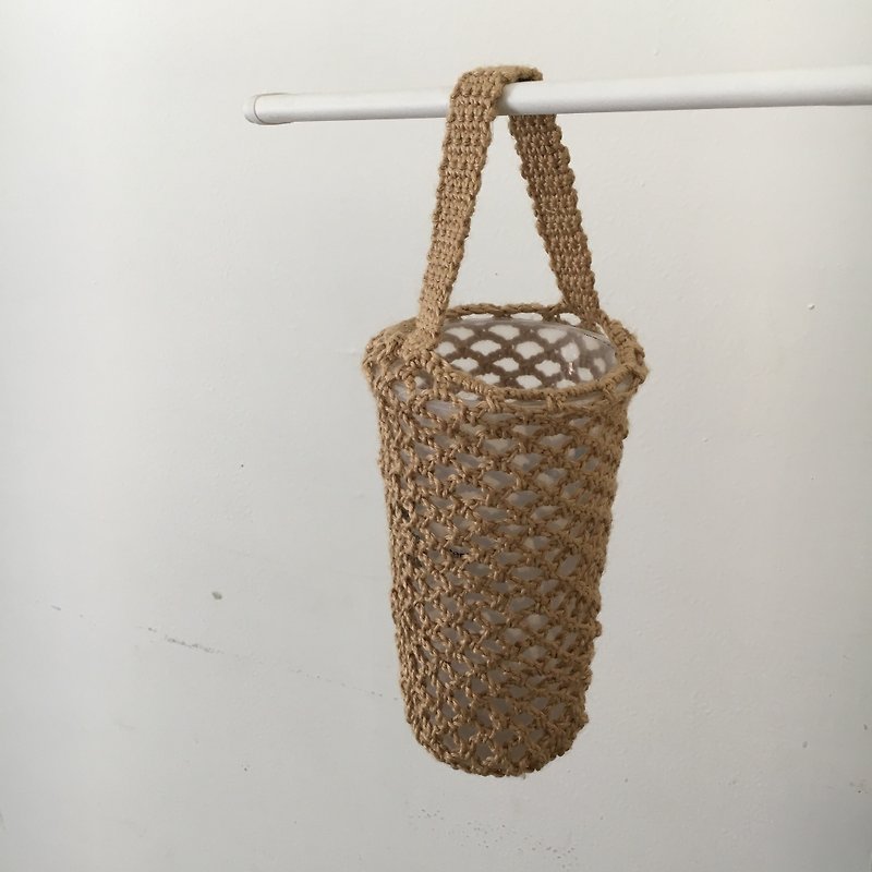 Bottled woven mesh bag - กระเป๋าถือ - ผ้าฝ้าย/ผ้าลินิน สีกากี