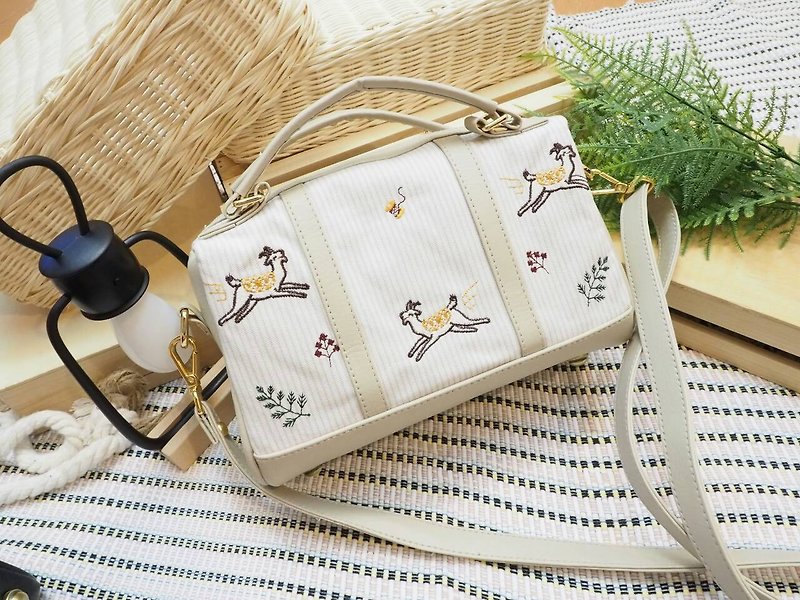 Goat Cream Pan Bag (L) - Messenger Bags & Sling Bags - Paper White