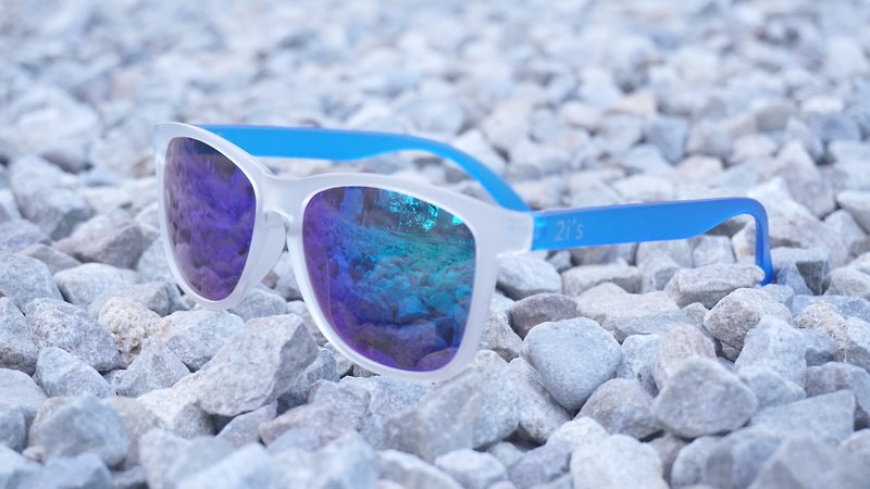 Sunglasses│Transparent White Frame│Blue Lens│UV400 protection│2is Ian - แว่นกันแดด - พลาสติก สีน้ำเงิน