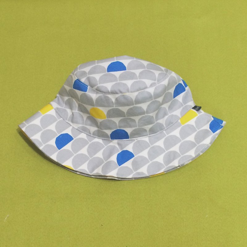 MaryWil Bucket Hat-Grey Geometric - หมวก - วัสดุอื่นๆ สีเทา