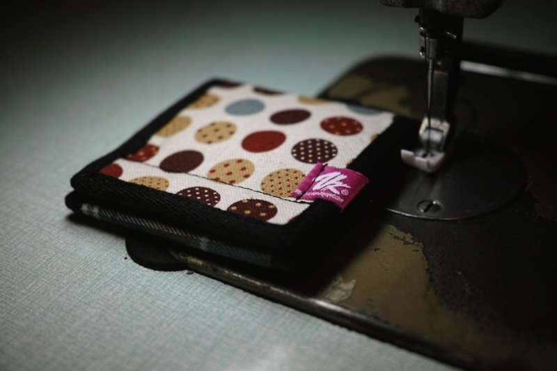 點點簡易型防水皮夾 Polka dots wallet - 手拿包 - 其他材質 