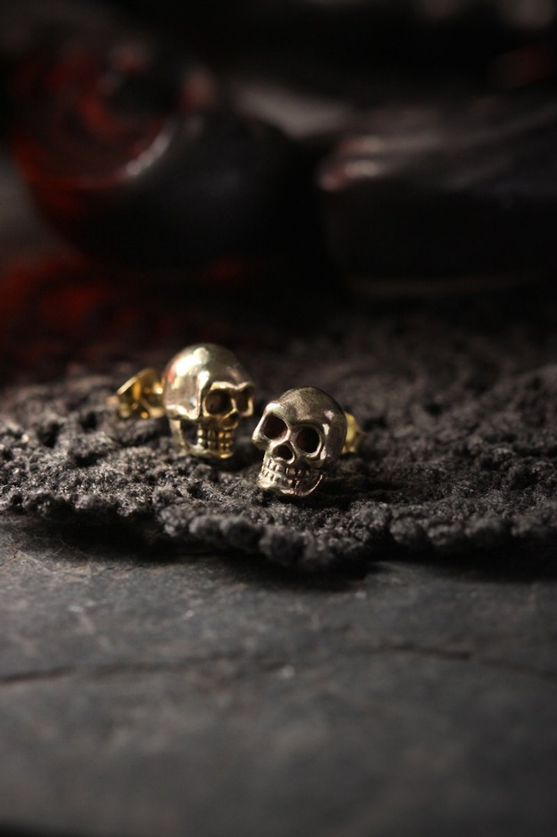 Human Skull Stud Earrings by Defy. - 耳環/耳夾 - 其他金屬 