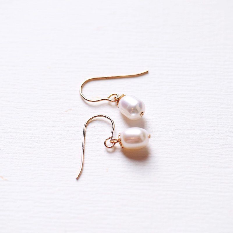 優雅雞蛋珍珠 簡約耳環  百搭 客製化 送禮 天然石 - 耳環/耳夾 - 寶石 白色