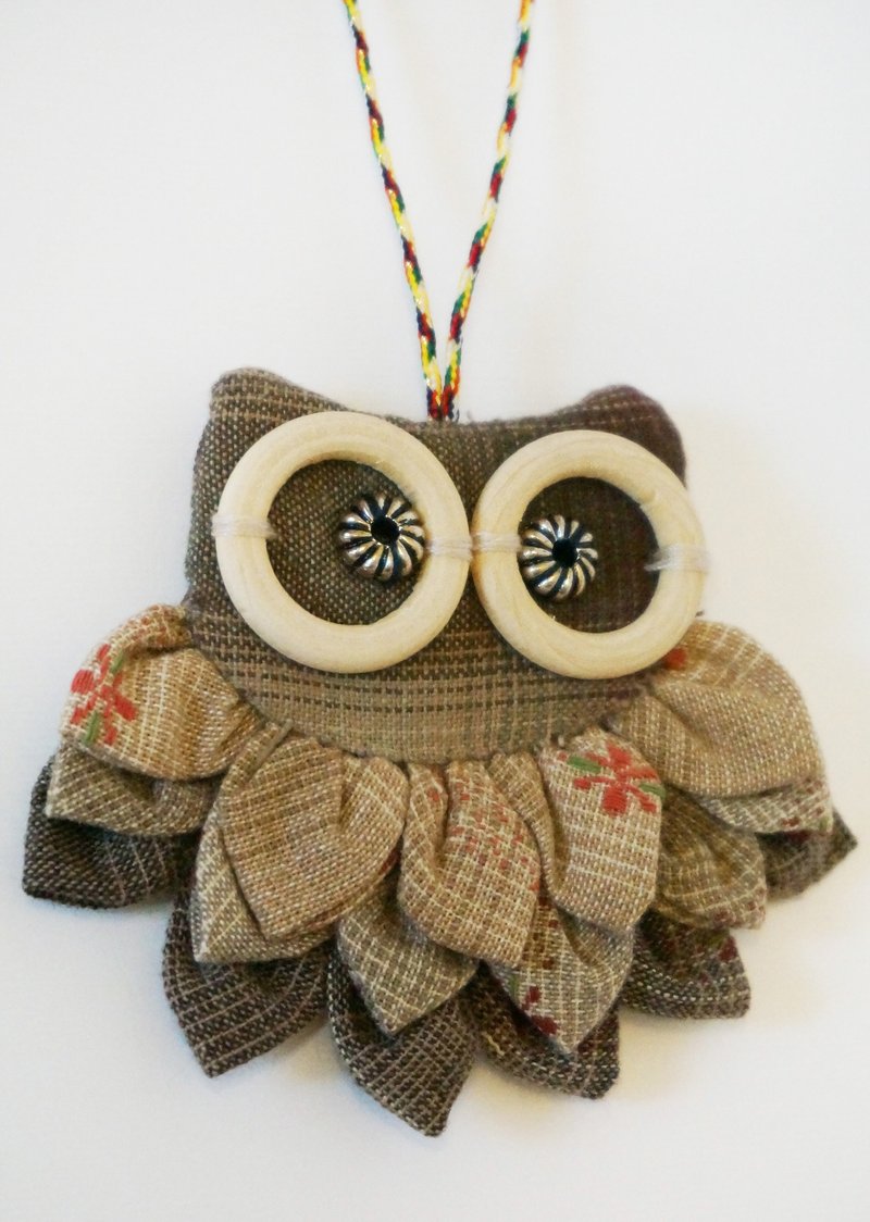 大眼睛貓頭鷹吊飾/ 別針/ 飾品/ 淺褐 - 胸針 - 其他材質 咖啡色