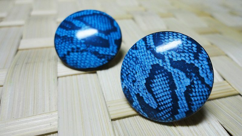 NiCorn手作-髮梢的幸福-純藍蛇紋復古耳環(耳夾式) - 耳環/耳夾 - 其他材質 藍色