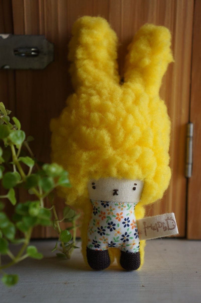 朵兒小兔-太陽黑花夫人 - พวงกุญแจ - วัสดุอื่นๆ สีเหลือง
