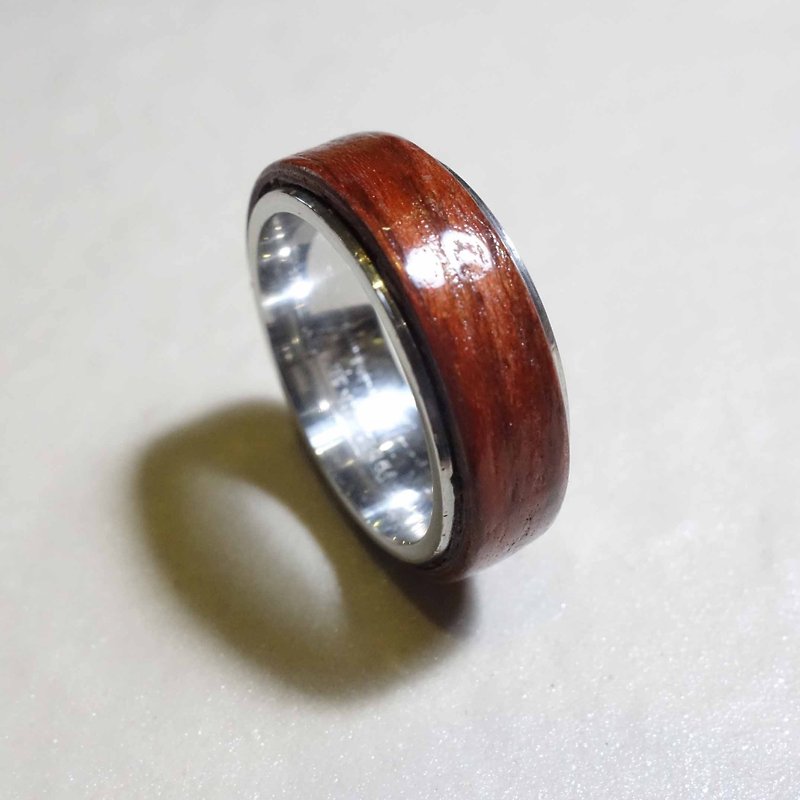 Rosewood carousel steel ring - แหวนทั่วไป - ไม้ สีแดง