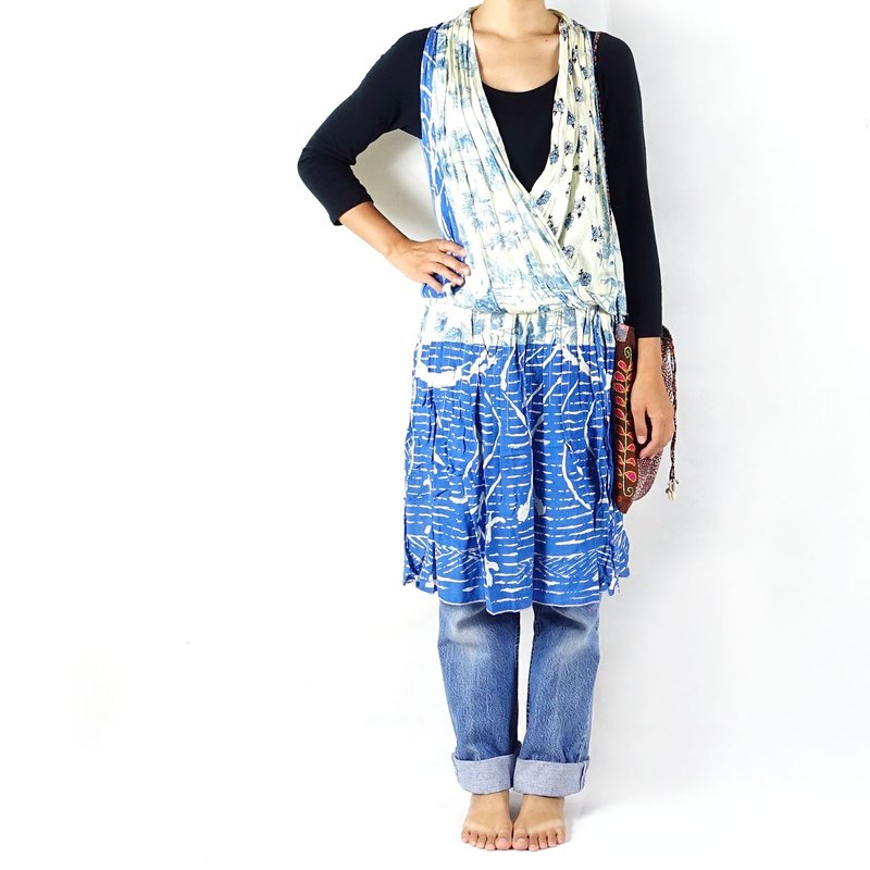 BajuTua / vintage / light blue printing deep V-neck long board Blouse - ชุดเดรส - วัสดุอื่นๆ สีน้ำเงิน