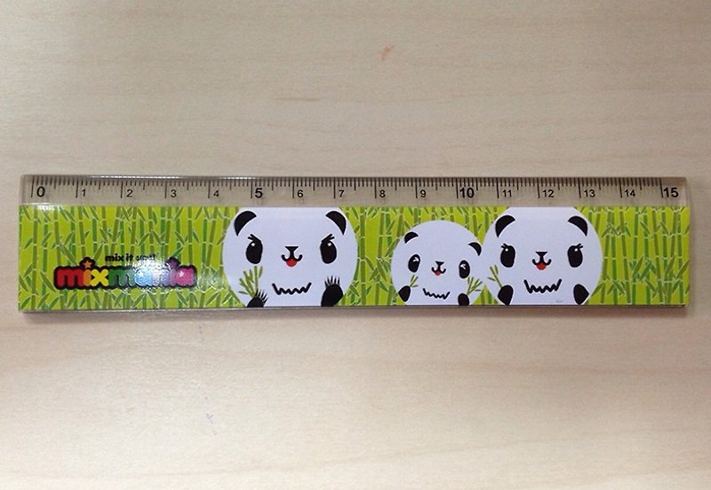 mixmania Reunion and a family, black and white with chubby panda family cutting ruler - Other - Plastic Green