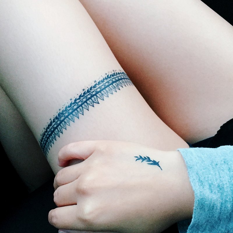 深藍鉚釘剌青紋身貼紙 暗黑歌德搖滾型格龐克重機風頸環塔羅飾物 - 紋身貼紙/刺青貼紙 - 紙 藍色